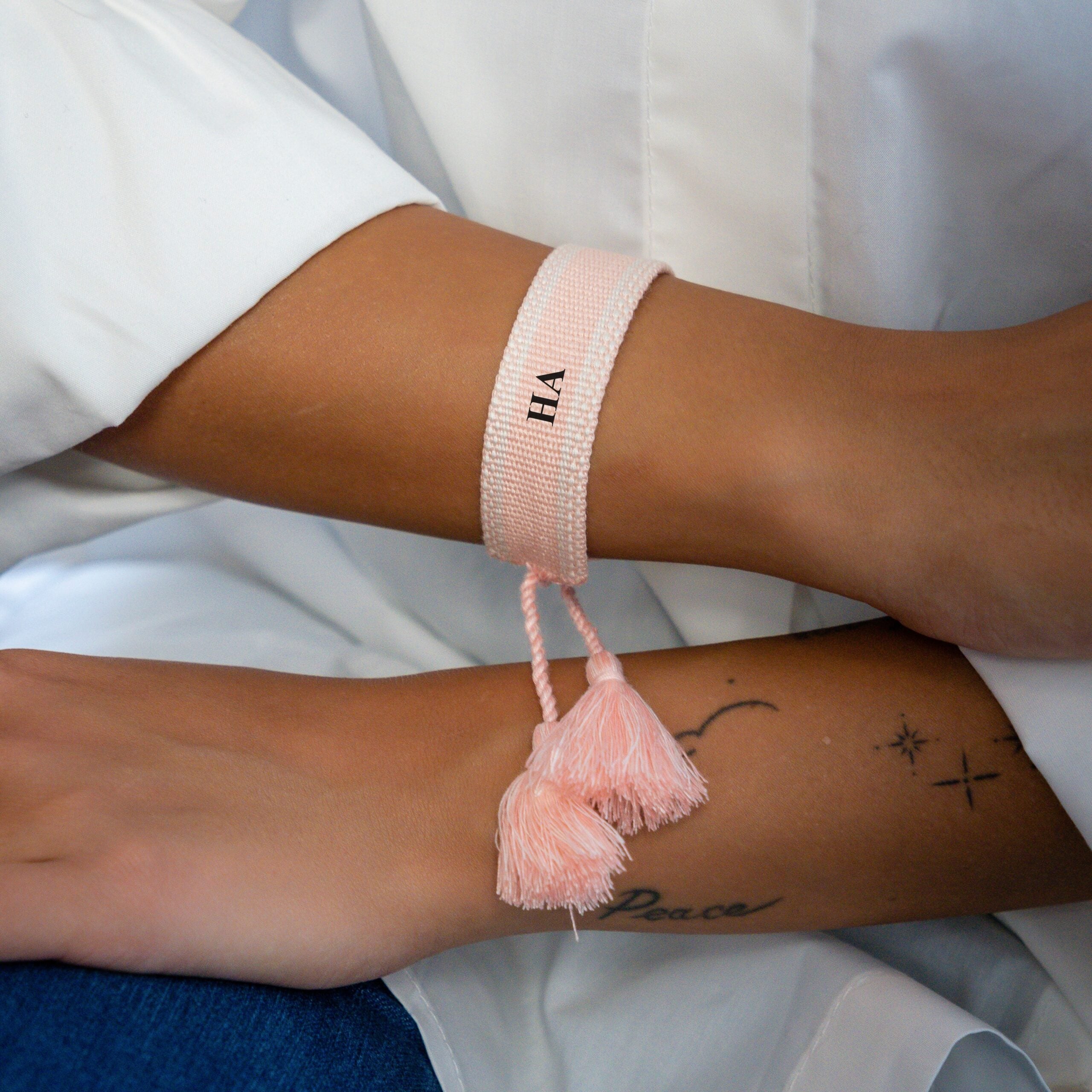 سوار الحروف - وردي فاتح