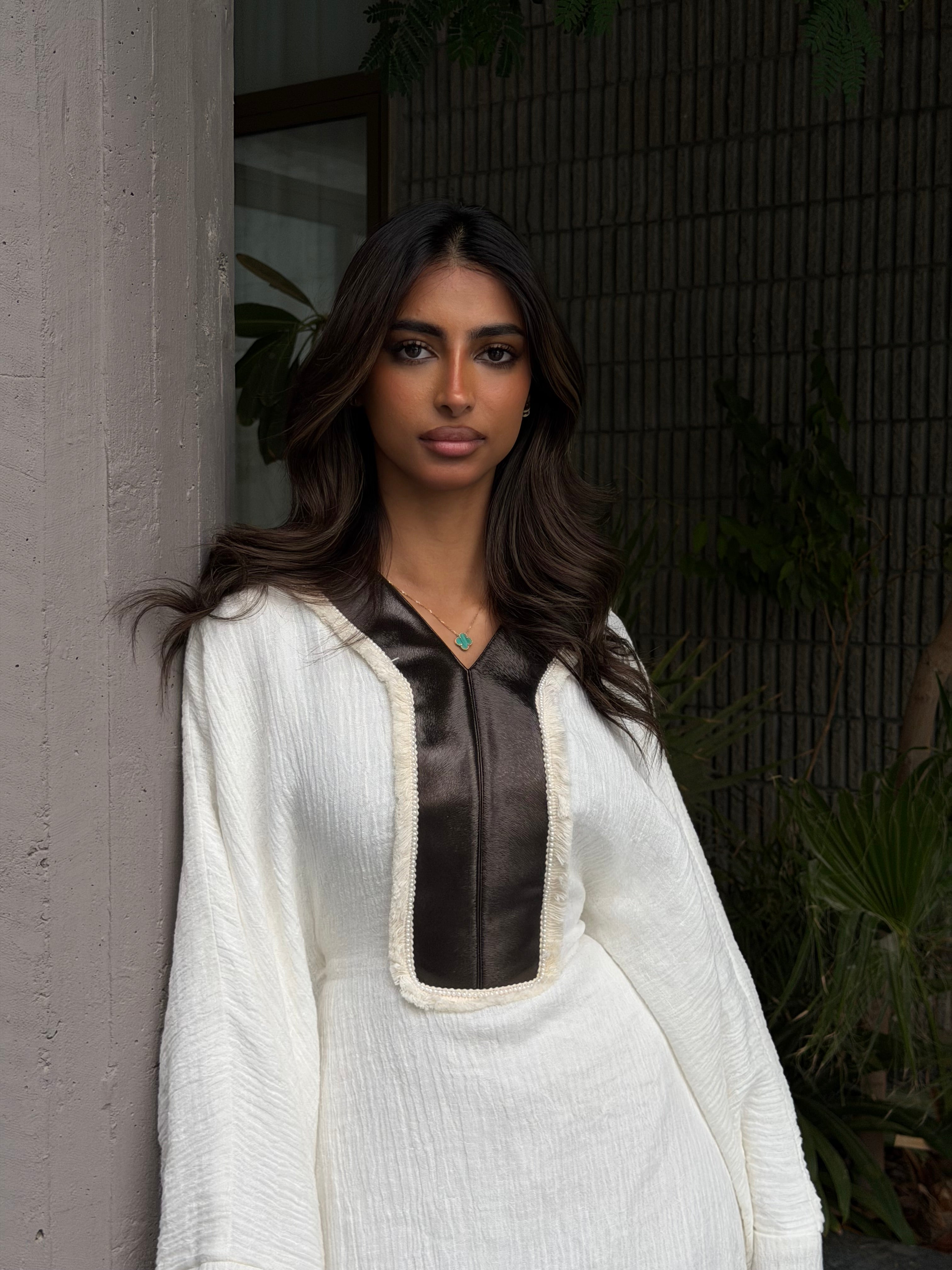 Signature Dark Brown Leather Daraa