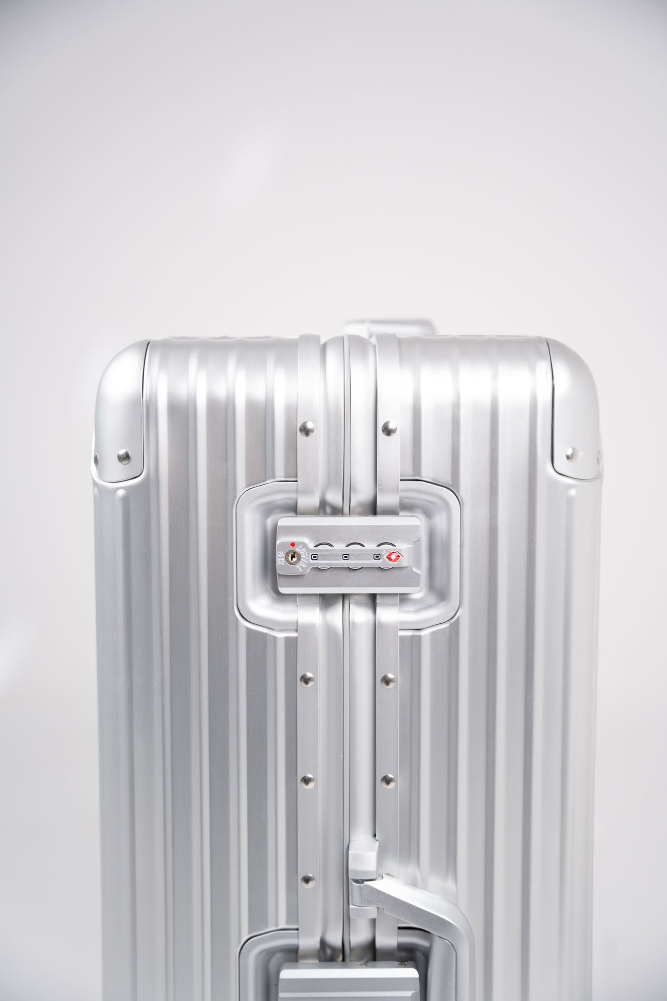Full Aluminium Large Check in