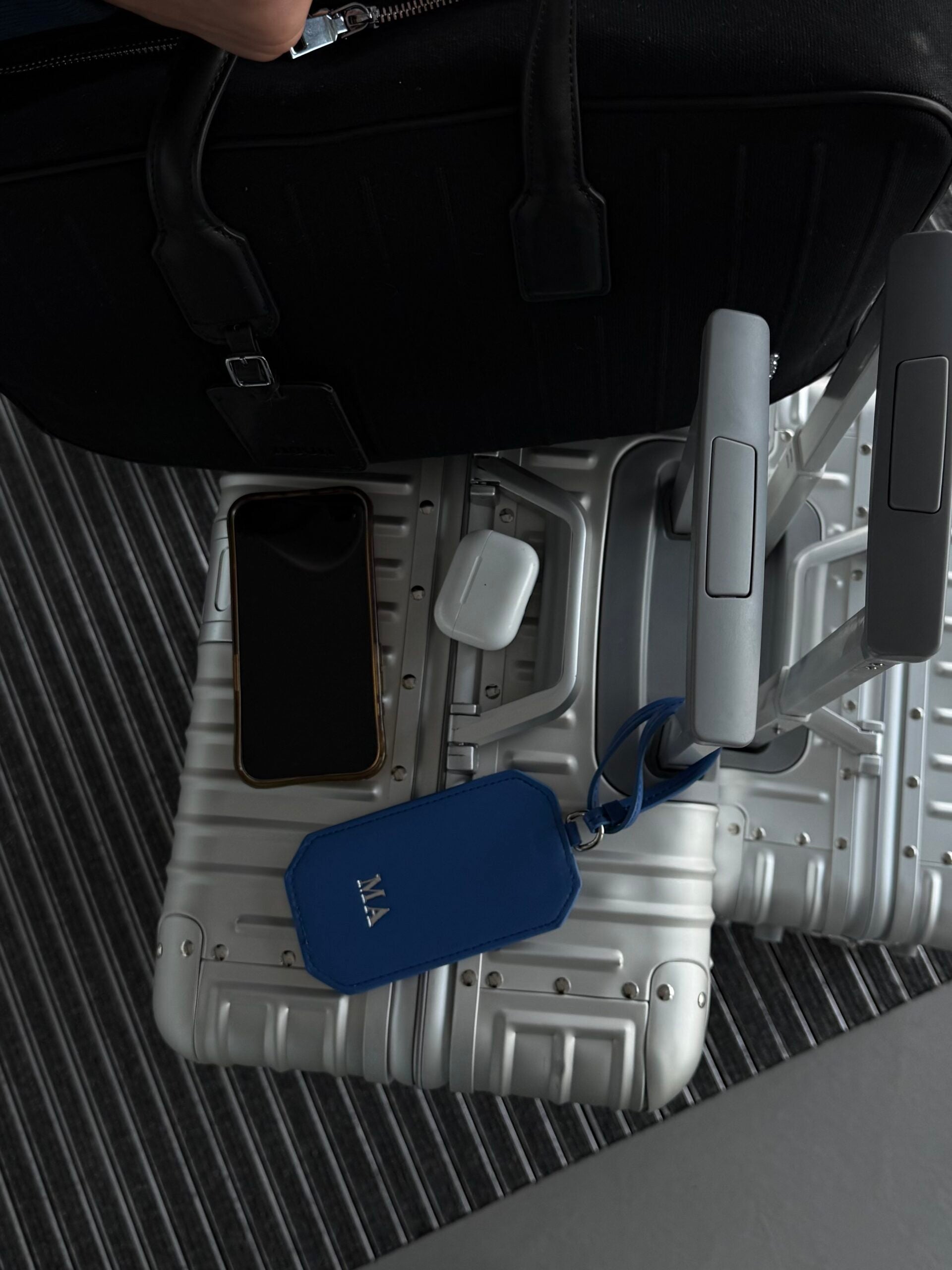 بطاقة جلدية زرقاء كويتية