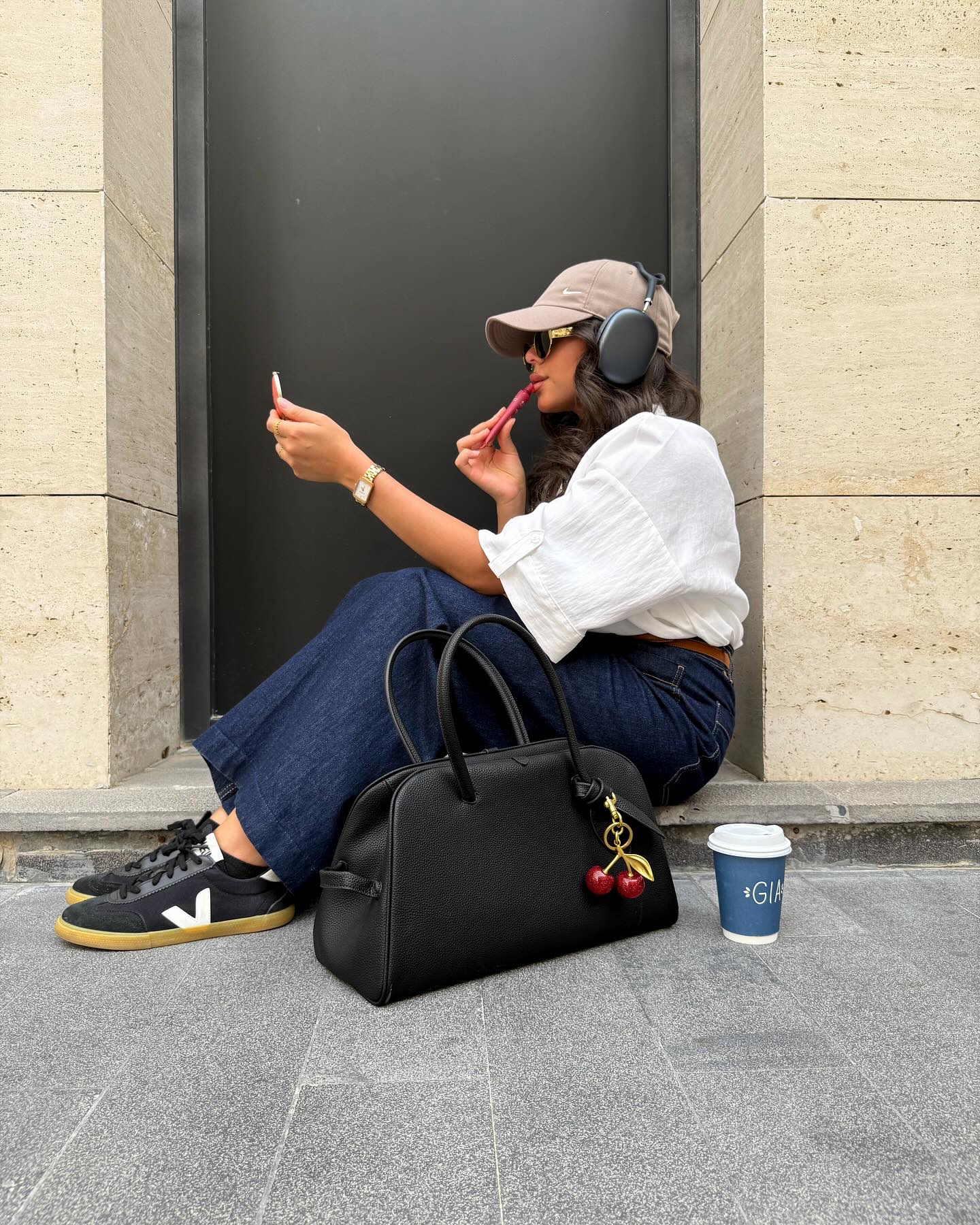 حقيبة سوداء رائعة