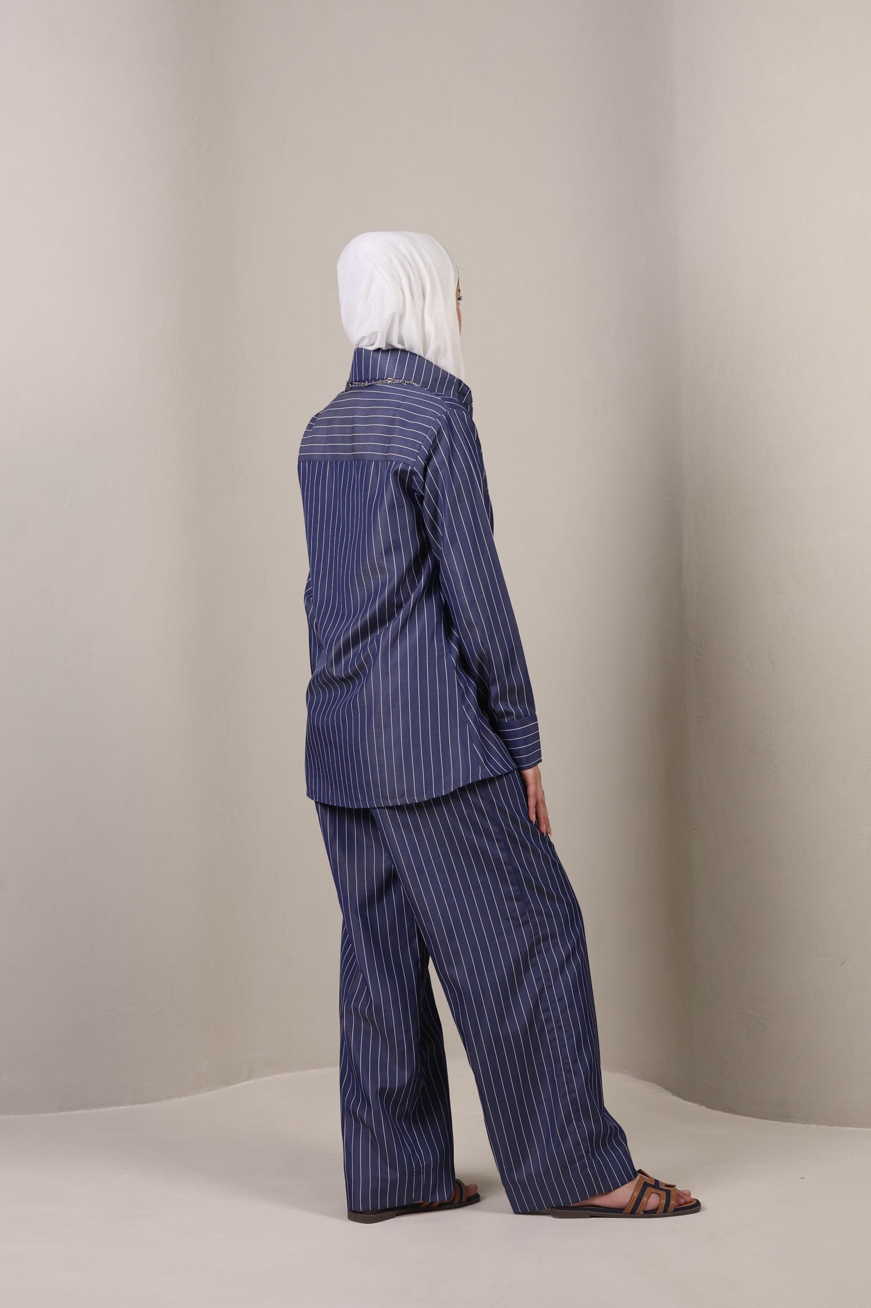 طقم أزرق محيطي مكون من قطعتين