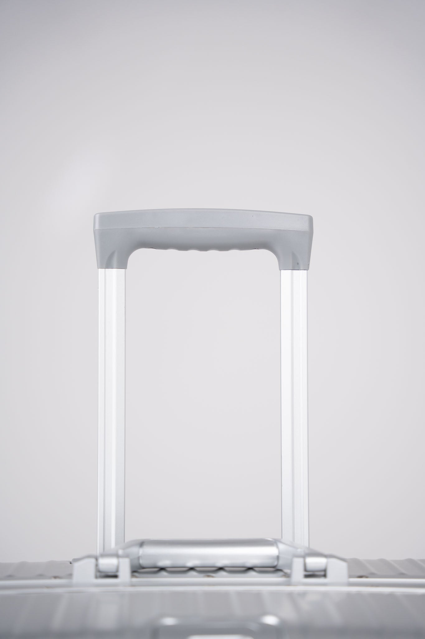 تسجيل وصول كبير من الألومنيوم بالكامل