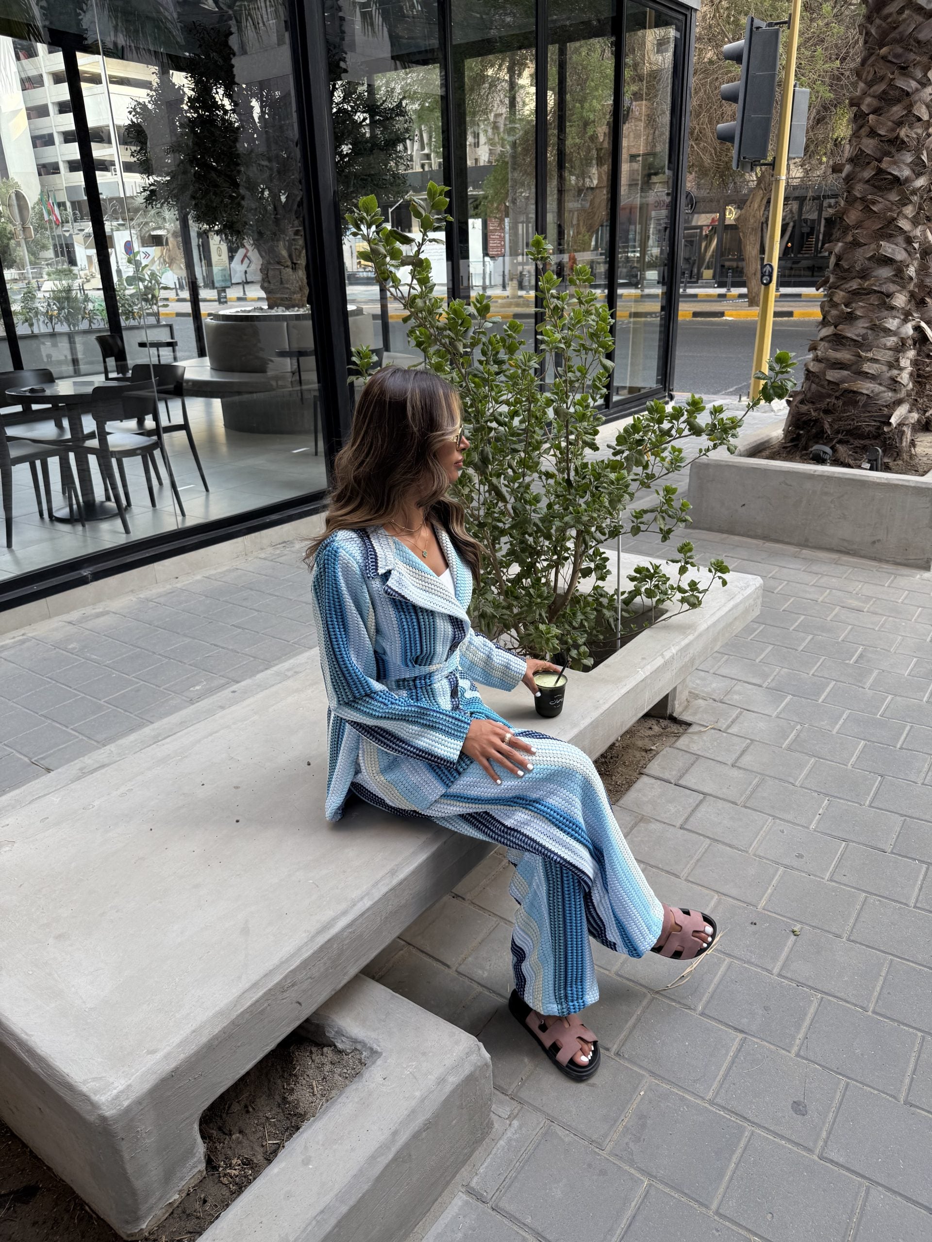 مجموعة أمواج نابضة بالحياة باللون الأزرق