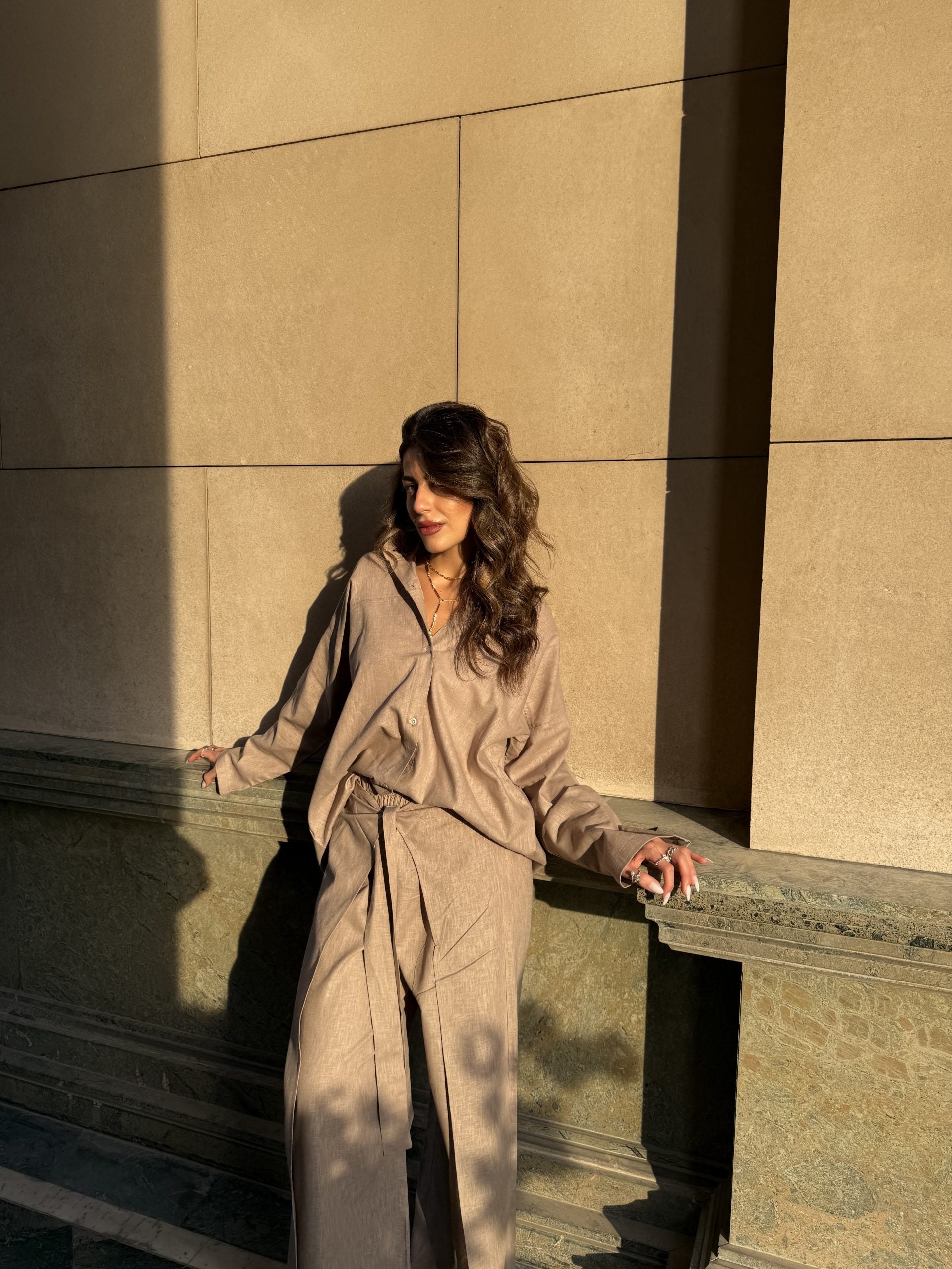 قميص كتان بيج داكن