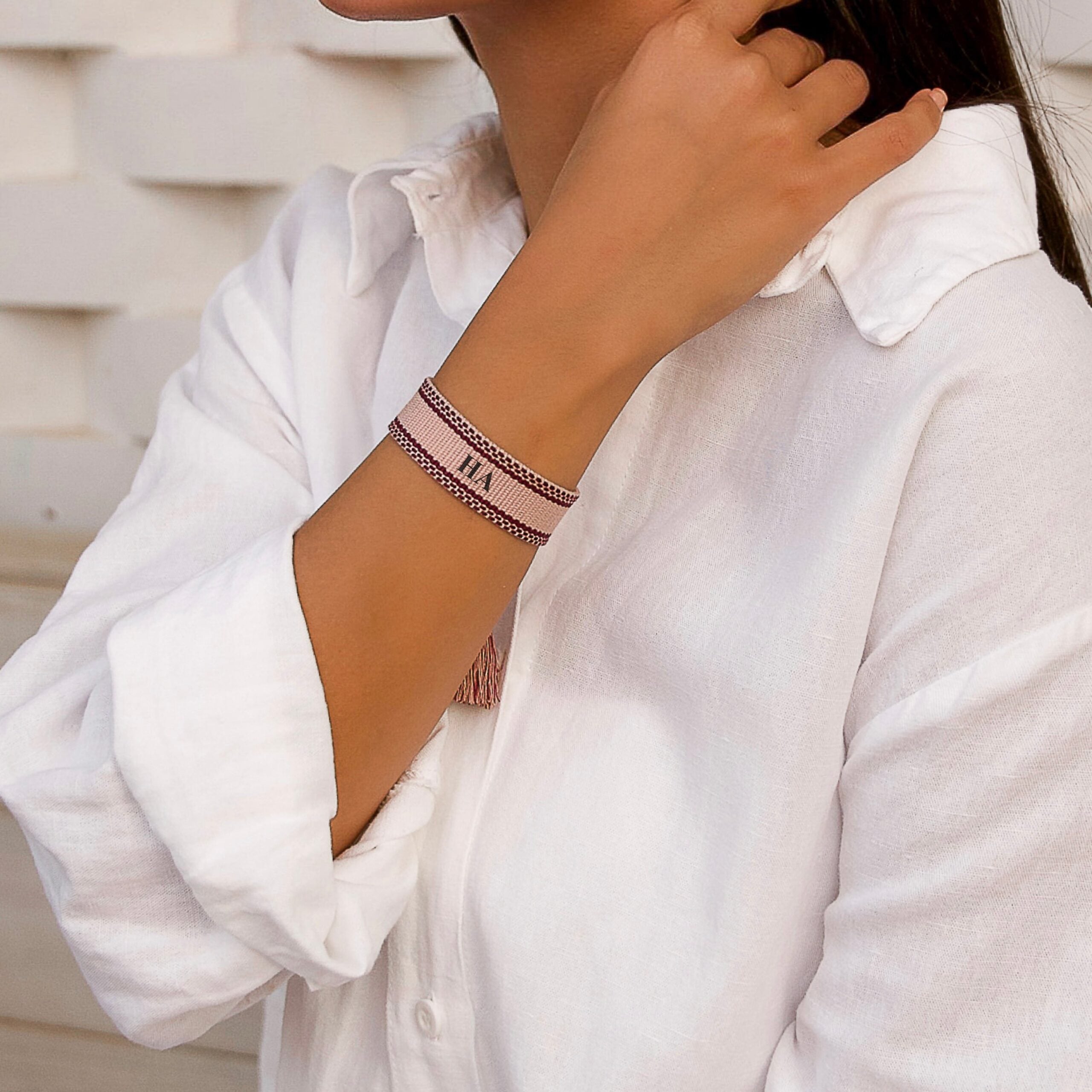 سوار الحروف - وردي