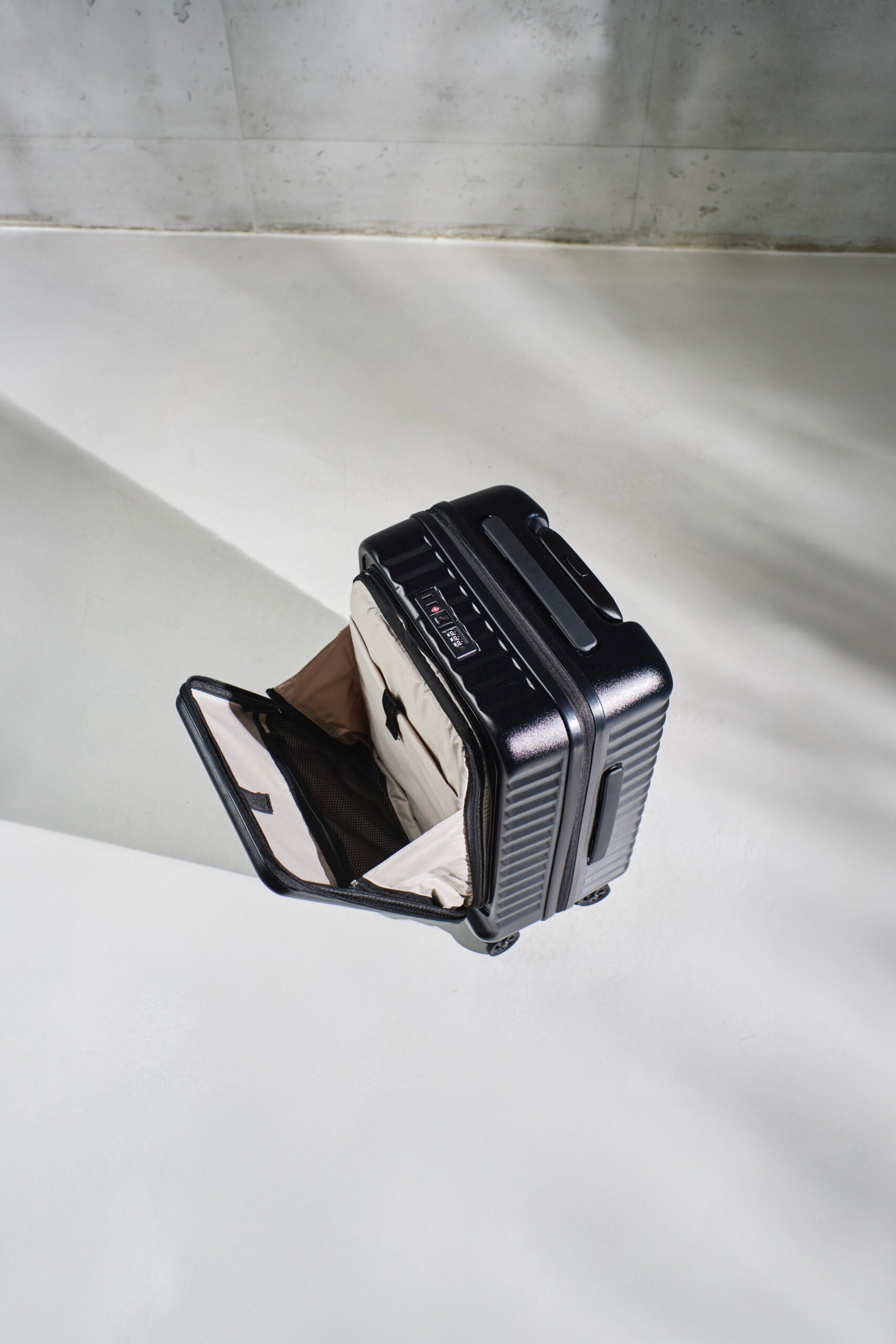 Essential Black cabin