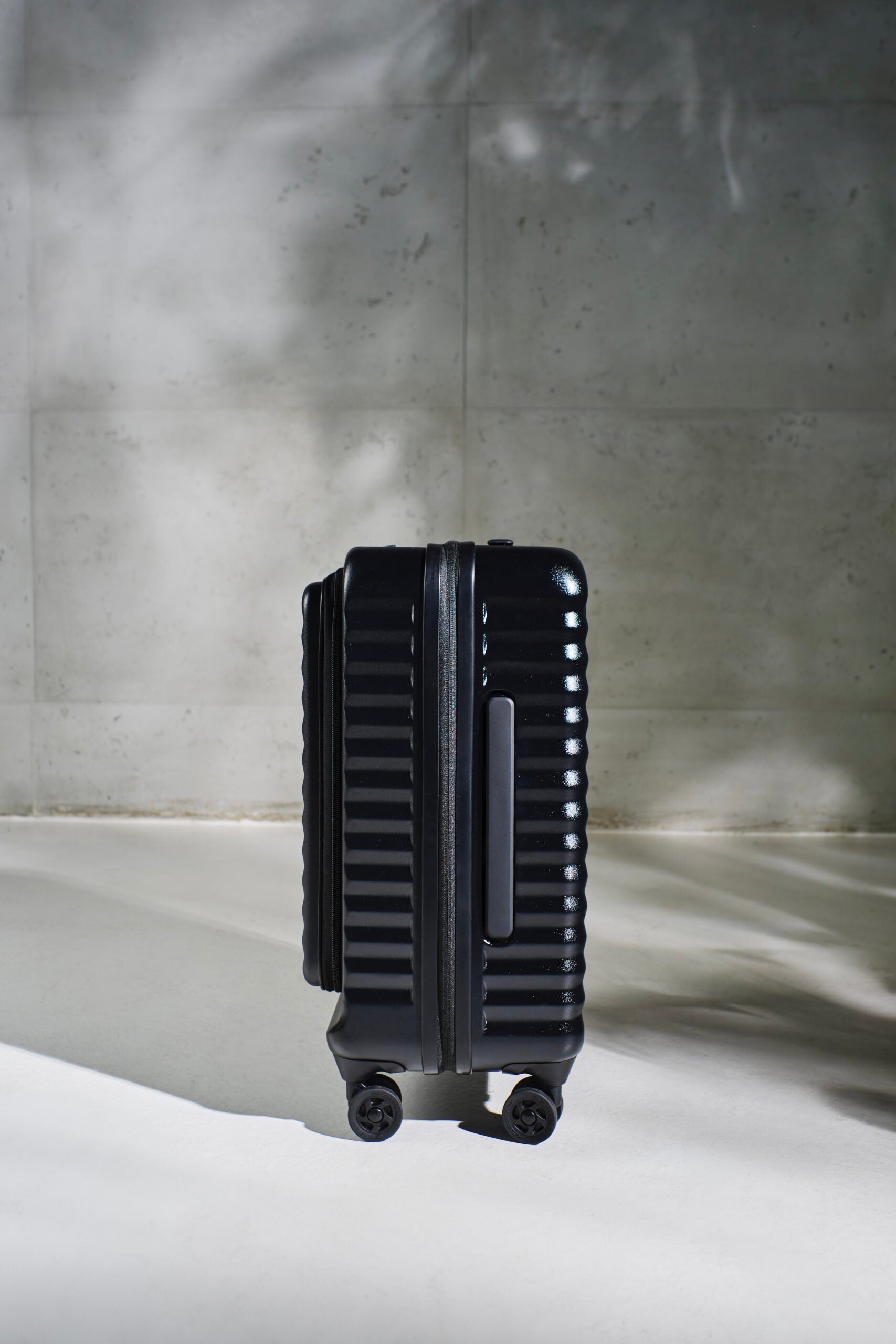 Essential Black cabin